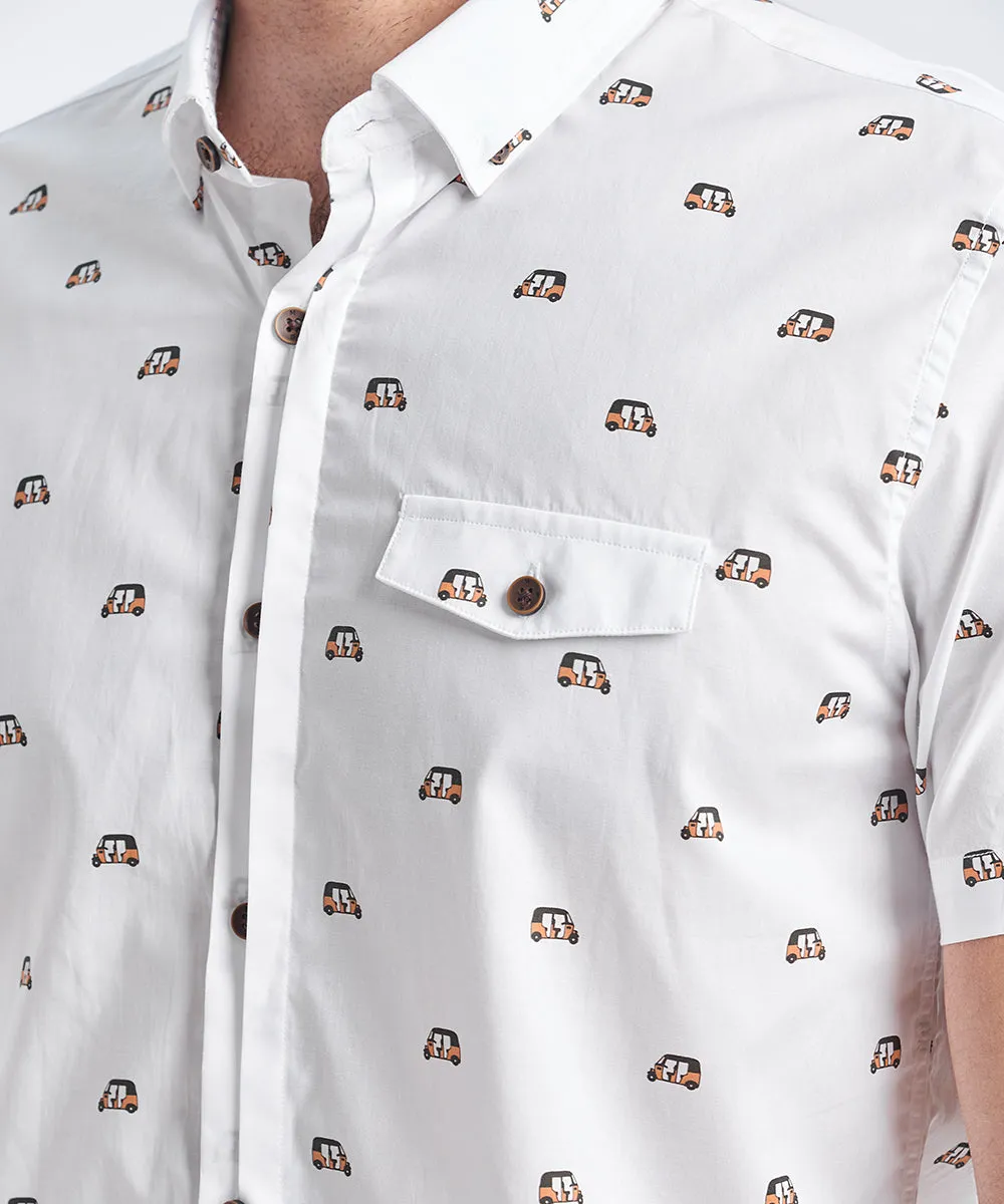 CAMISA MANGA CORTA MEDIA PECHERA OCULTA ESTAMPADA CLASSIC FIT BLANCO ESTAMPADO PV24