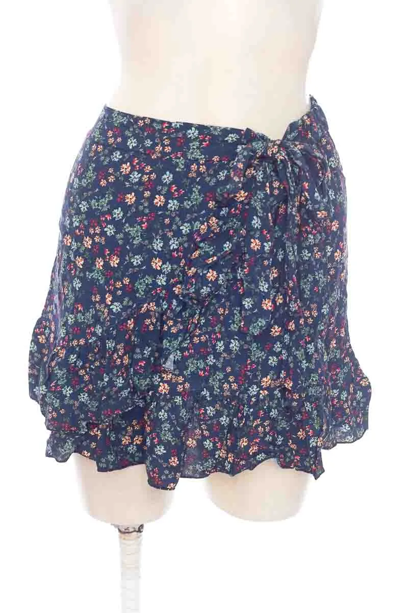 FALDA COLOR AZUL  CLOSEANDO