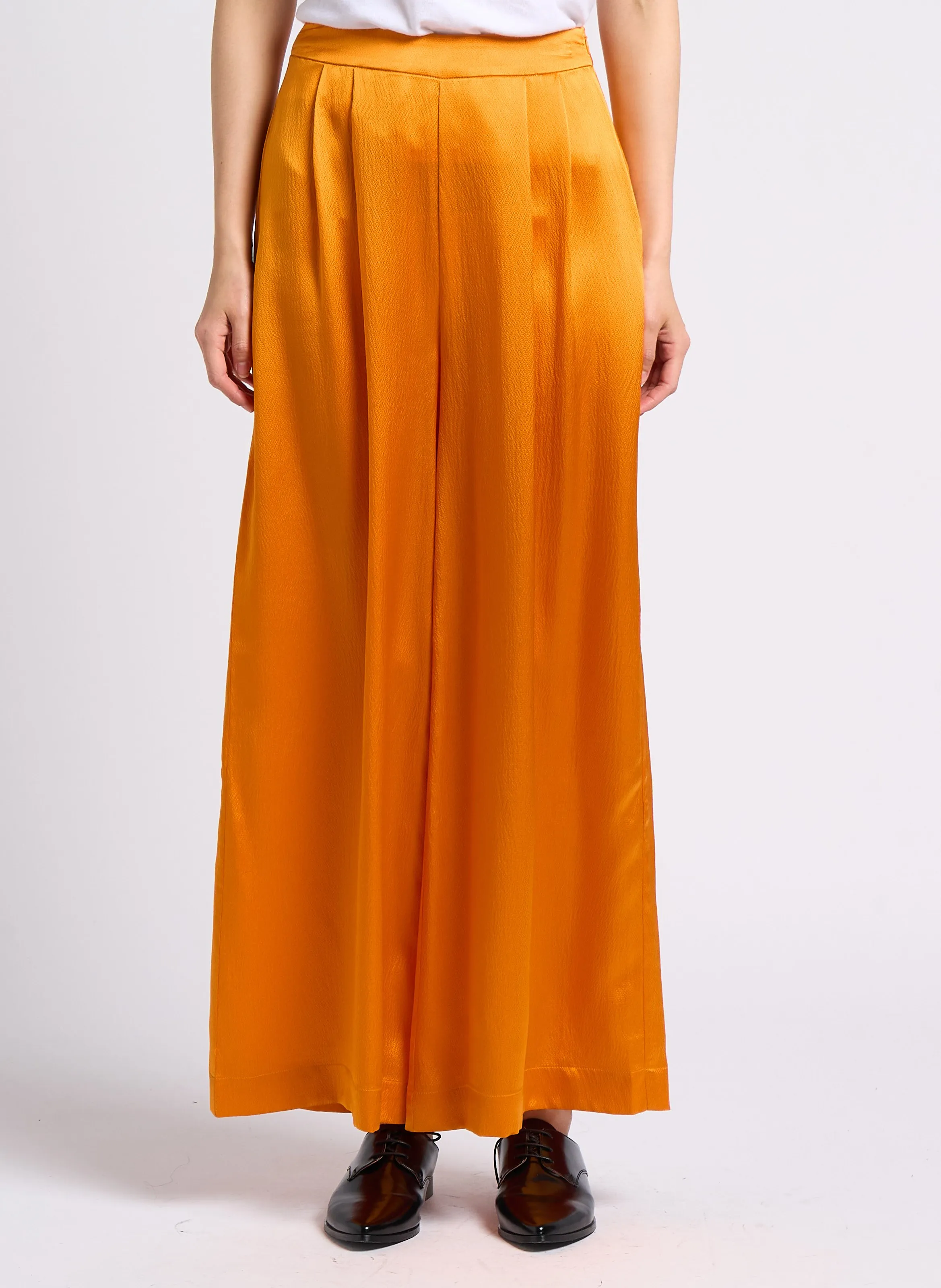 KARMA KOMA SWAN  PANTALóN ANCHO DE SEDA CON CINTURóN TALLE ALTO EN NARANJA
