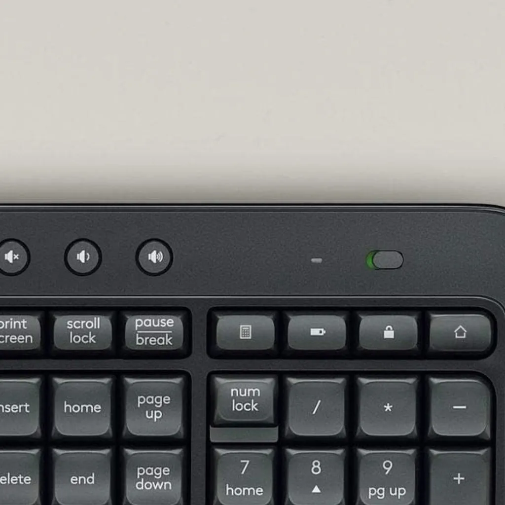 Logitech Kit Teclado y Mouse Inalámbricos MK540 Espaol, 2 Piezas