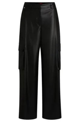 Pantalones cargo loose fit en piel sintética