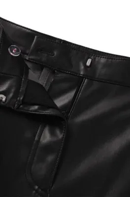 Pantalones cargo loose fit en piel sintética