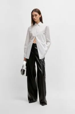 Pantalones cargo loose fit en piel sintética
